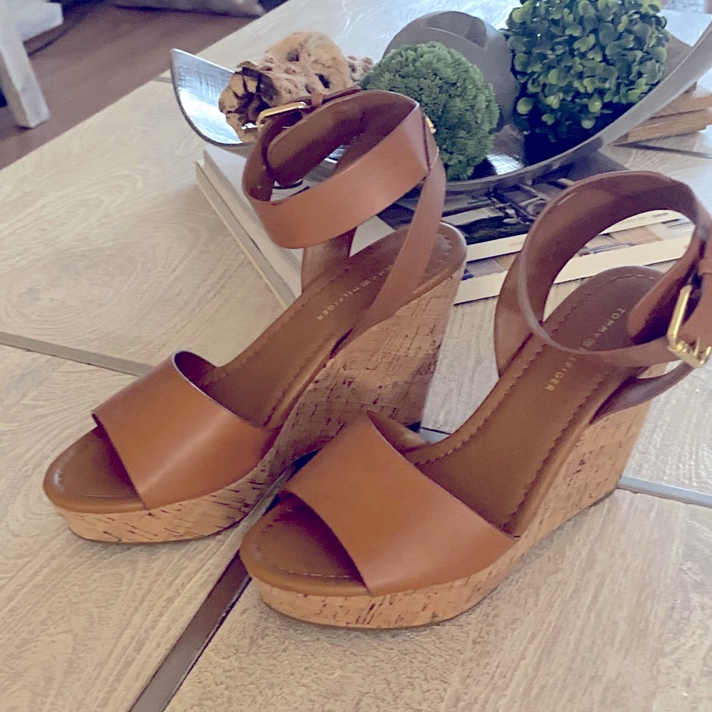 - Tommy Hilfiger Wedge sandals, only worn 2 times. Great condition - Picture 2 of 7